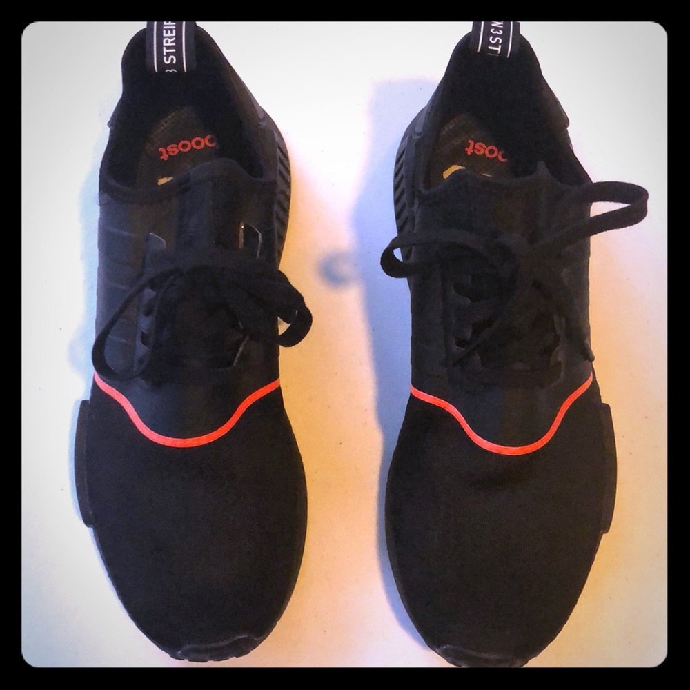 EUC adidas Originals NMD_R1